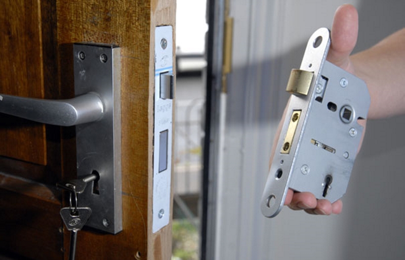 commercial lock change service